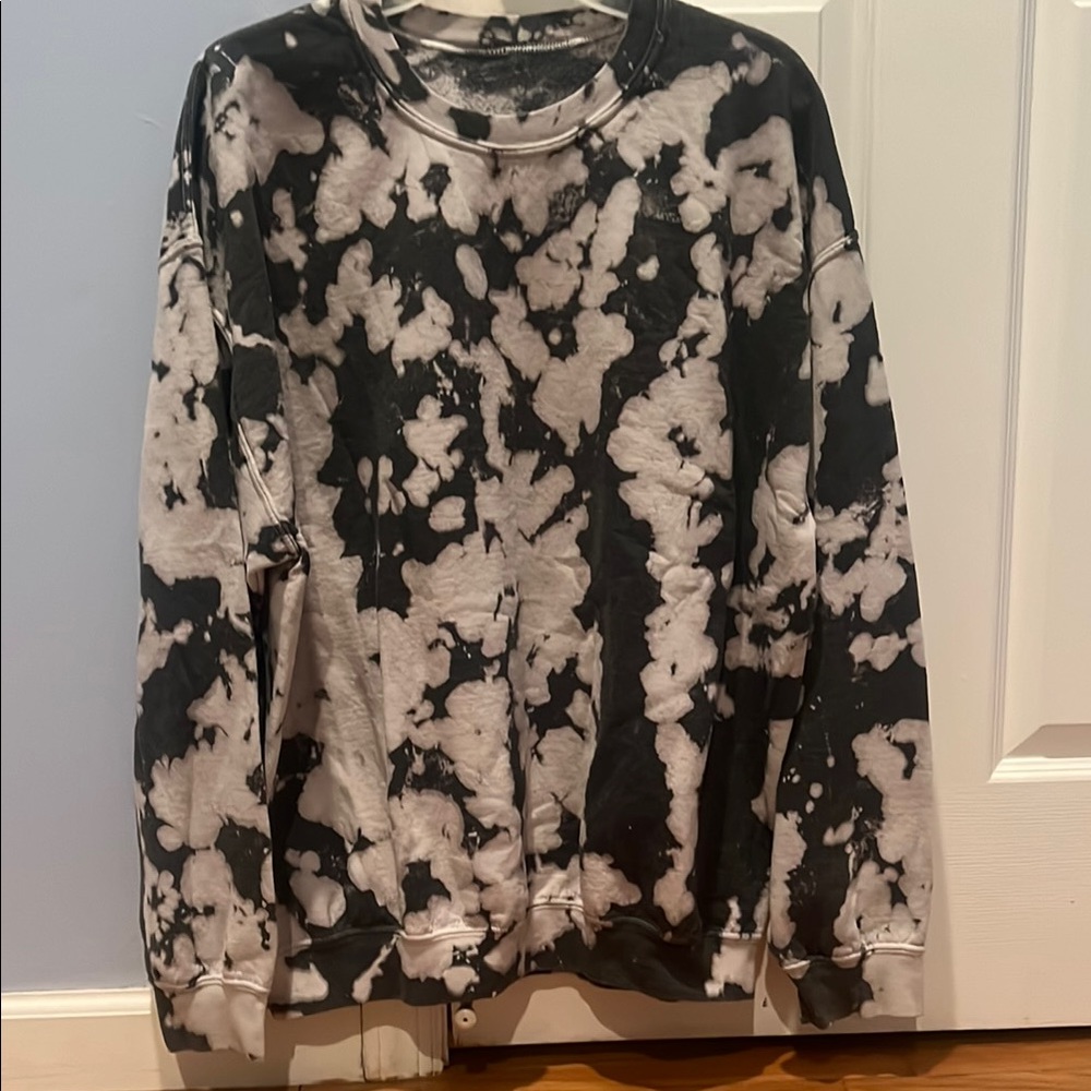 Black and White Tie-Dye Sweatshirt